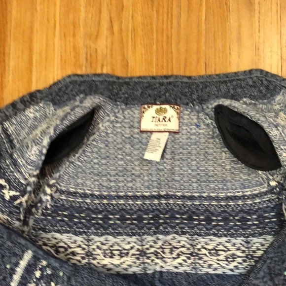 Blue snowflakes beaded fair isle sweater size petite M - Picture 3 of 8